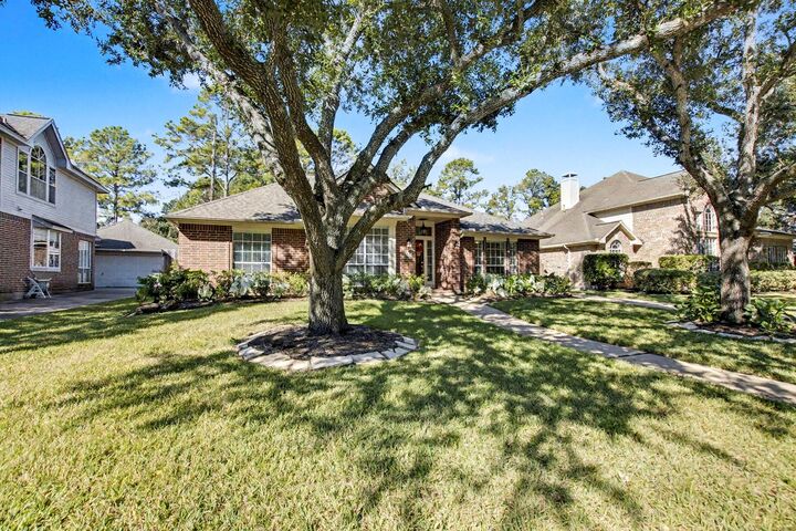 Property Photo:  1102 Hathorn Way Drive  TX 77094 