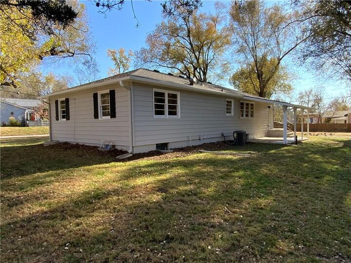 Property Photo: 318 N Park Street KS 66012