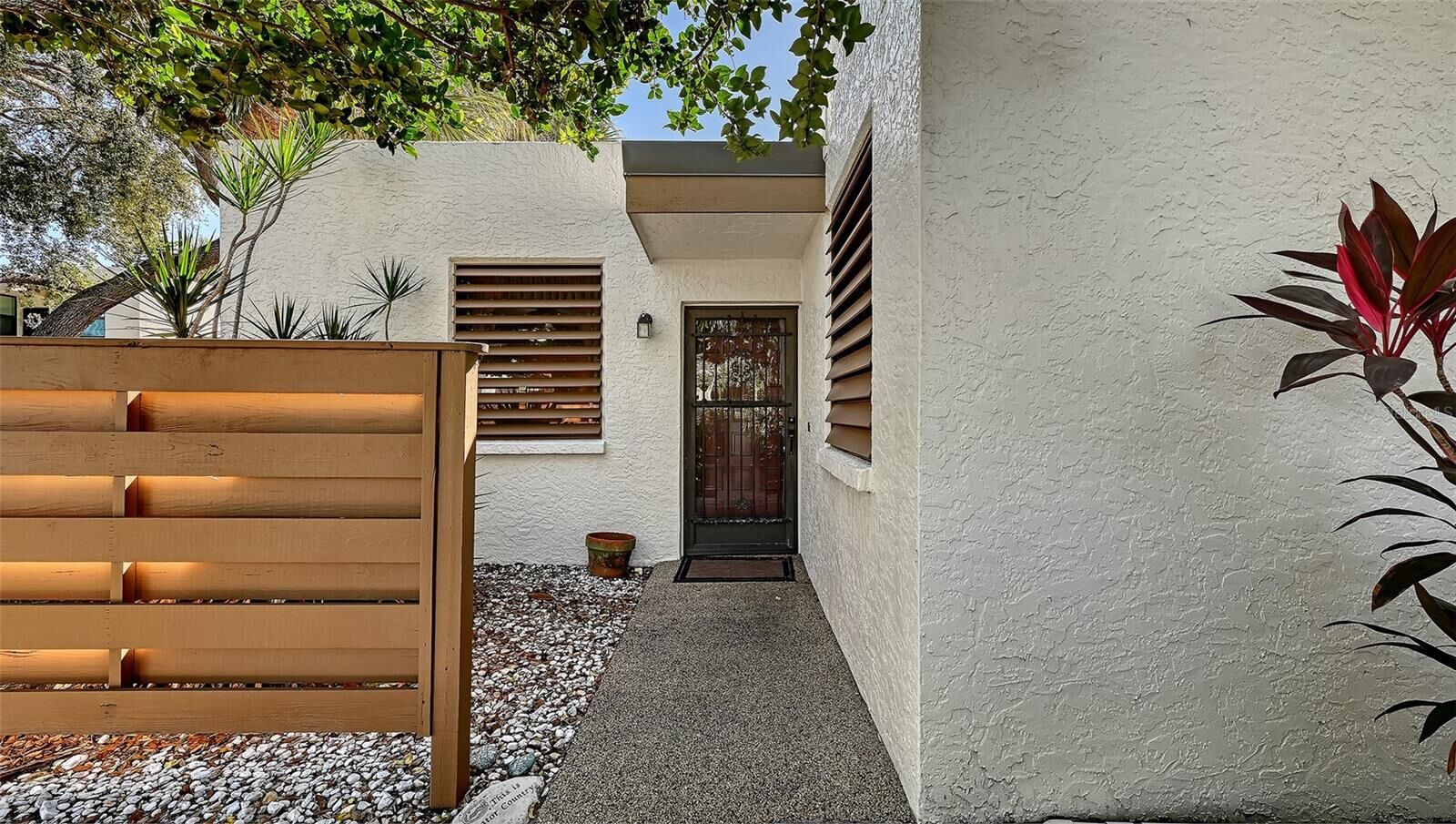 Property Photo: 101 Tidewater Drive 101 FL 34210