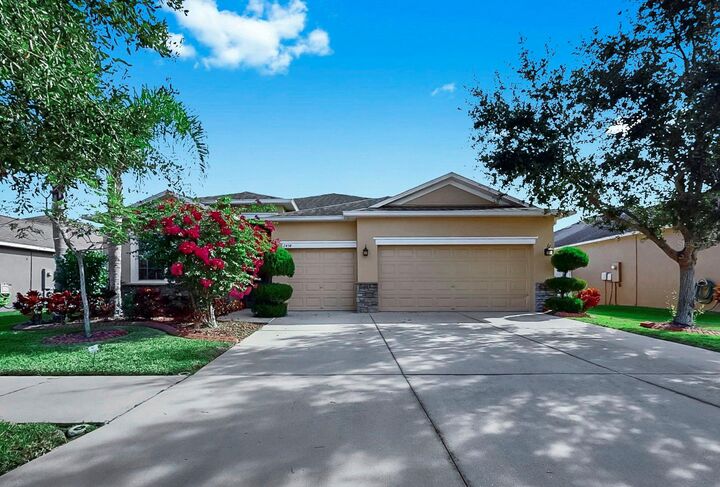 Property Photo: 2434 Dakota Rock Drive FL 33570