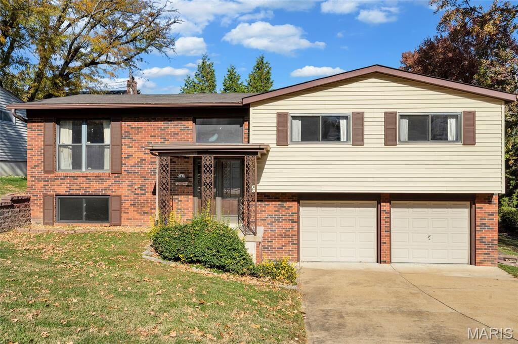 Property Photo:  543 Hartmann Court  MO 63122 