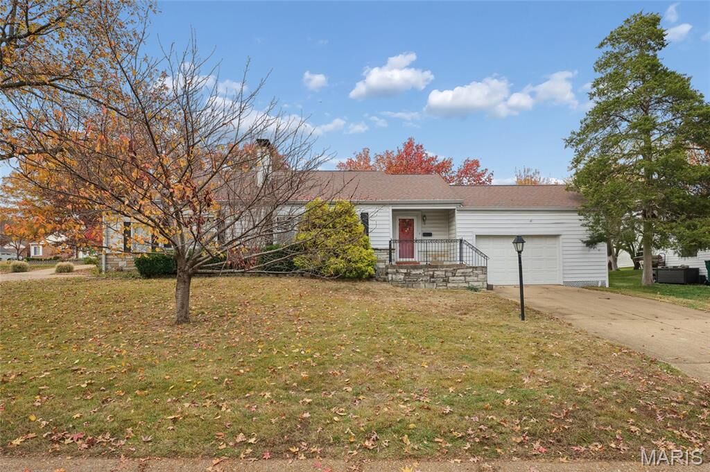 Property Photo:  1463 Ronald Drive  MO 63119 