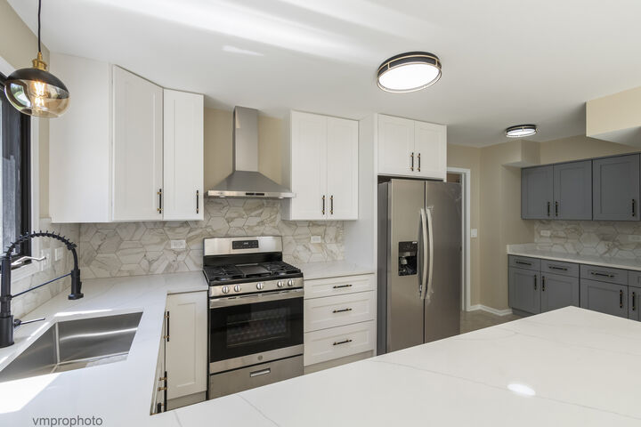 Property Photo:  3311 Lakewood Court  IL 60026 