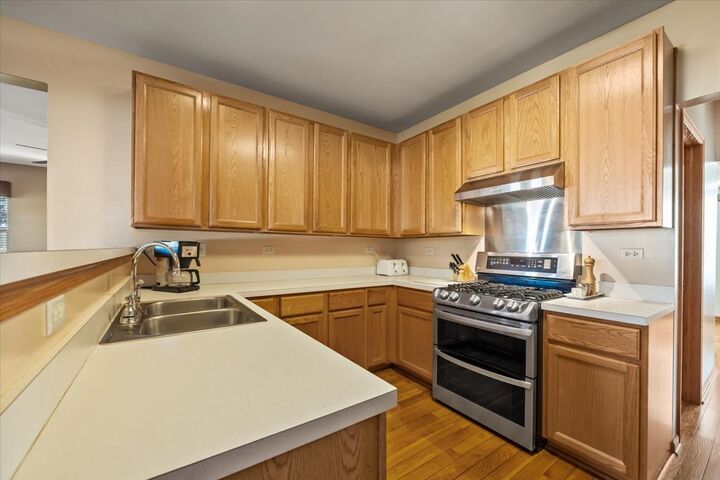 Property Photo:  2385 Barnhart Street  IL 60185 