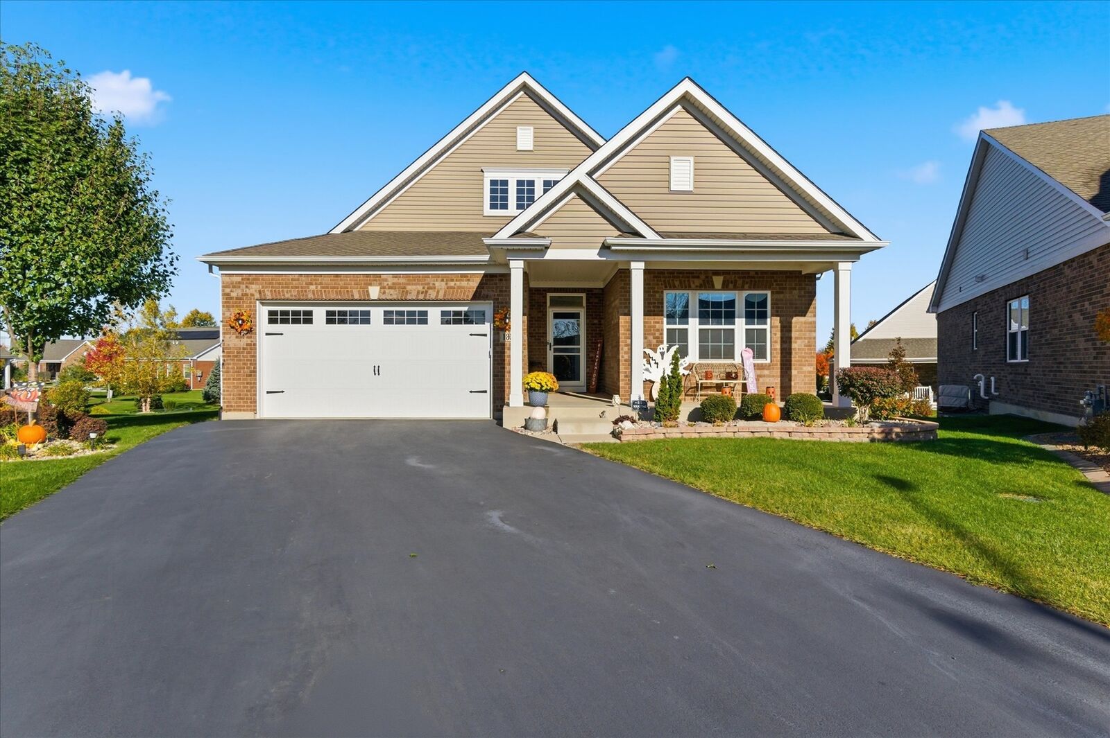 Property Photo: 1851 Glenlake Court IL 60451