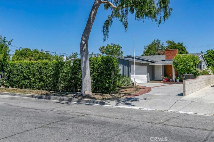 Property Photo:  14719 Wyandotte Street  CA 91405 