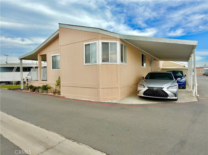 Property Photo:  28 Walnut 28  CA 92801 