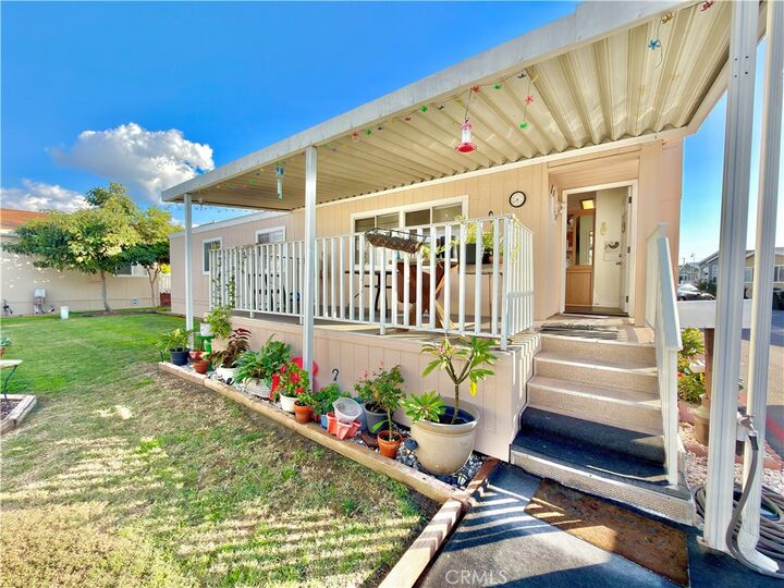 Property Photo:  28 Walnut 28  CA 92801 