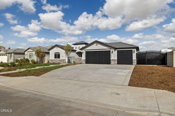 Property Photo: 8806 Roverton Court CA 93314