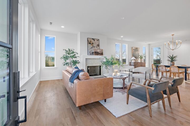 Property Photo: 1531 E Stewarts Ln TN 37218