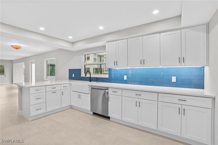 Property Photo: 1100 8th Avenue S 128H FL 34102