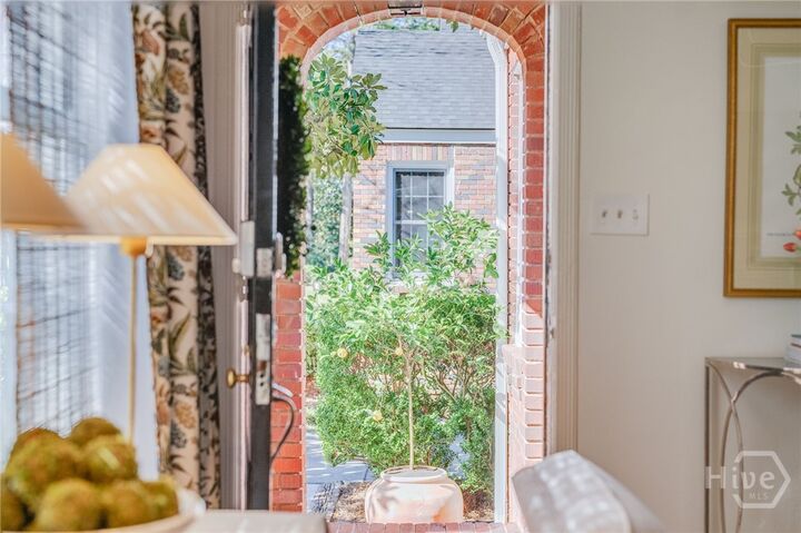 Property Photo: 520 E 53rd Street GA 31405