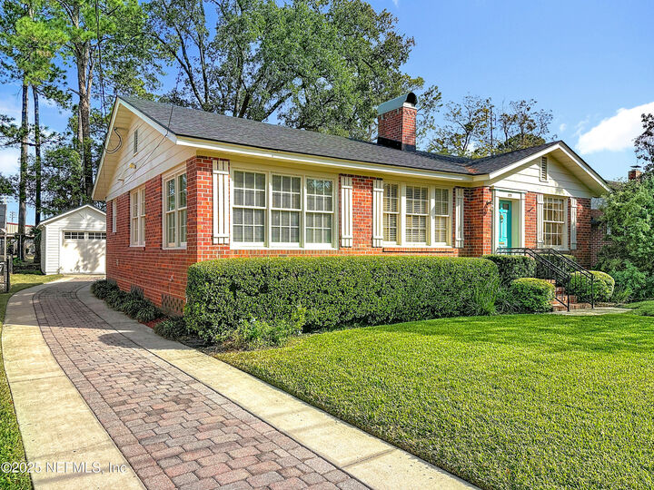 Property Photo: 829 Old Hickory Road FL 32207