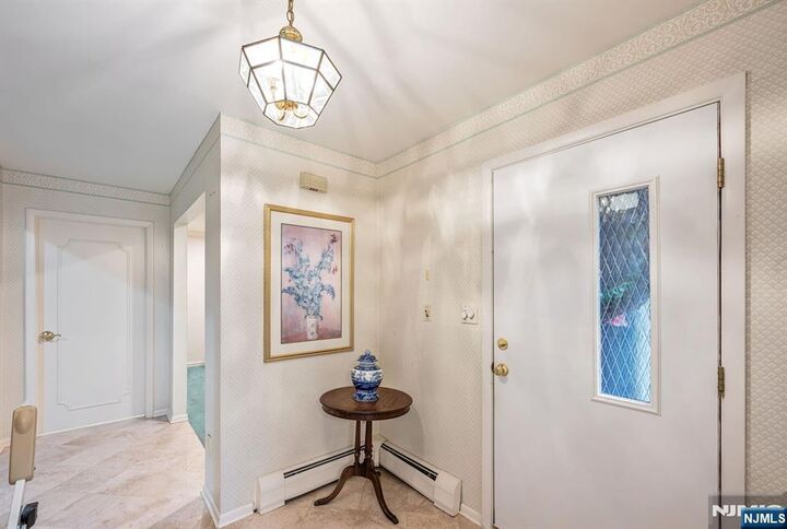 Property Photo:  444B Bromley Place B  NJ 07481 