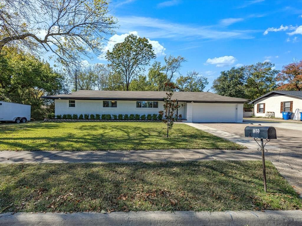 Property Photo:  1103 Sunset Drive  TX 75119 
