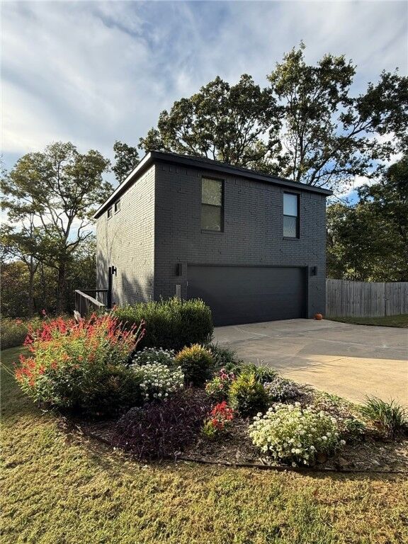 Property Photo:  18864 Lake Sequoyah Road  AR 72701 