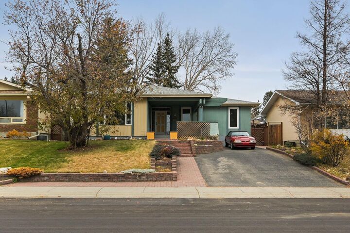 328 Norseman Road NW  Calgary AB T2K 5M5 photo