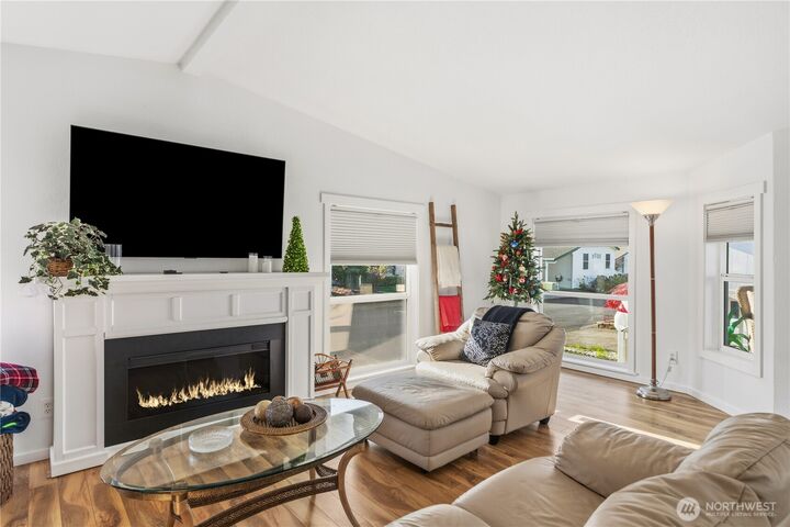 Property Photo: 620 NE Saturn Lane WA 98311