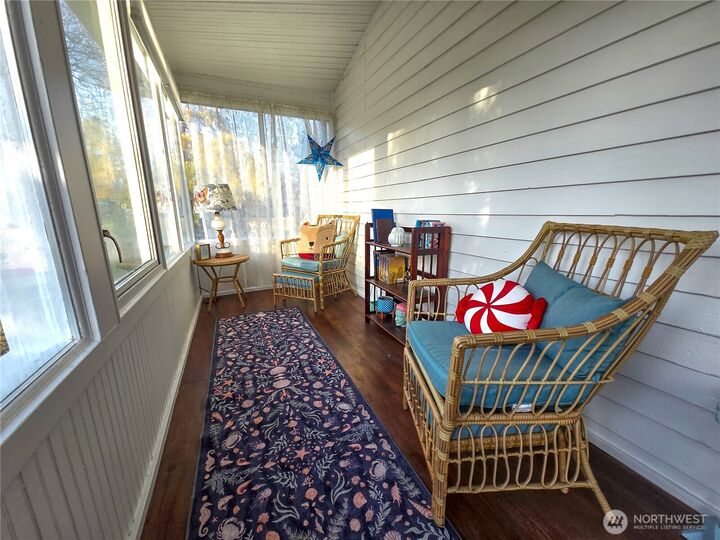 Property Photo:  512  1st Street S  WA 98294 