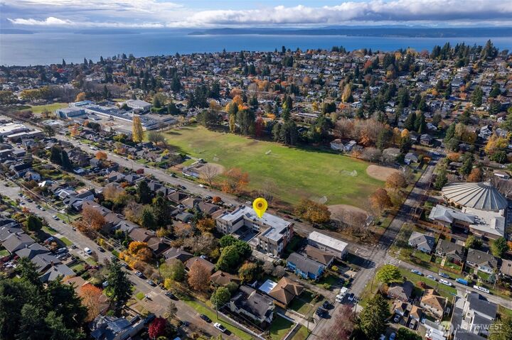 Property Photo: 2858 32nd Avenue W 106 WA 98119