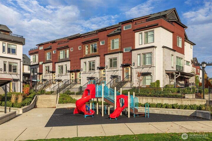 Property Photo:  960  6th Walk  NE  WA 98029 