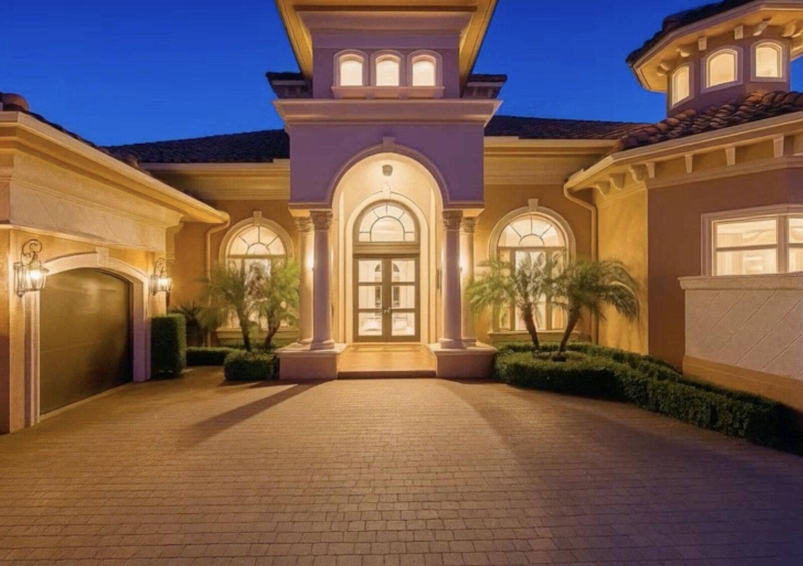 Property Photo: 124 SE Rio Casarano FL 34984