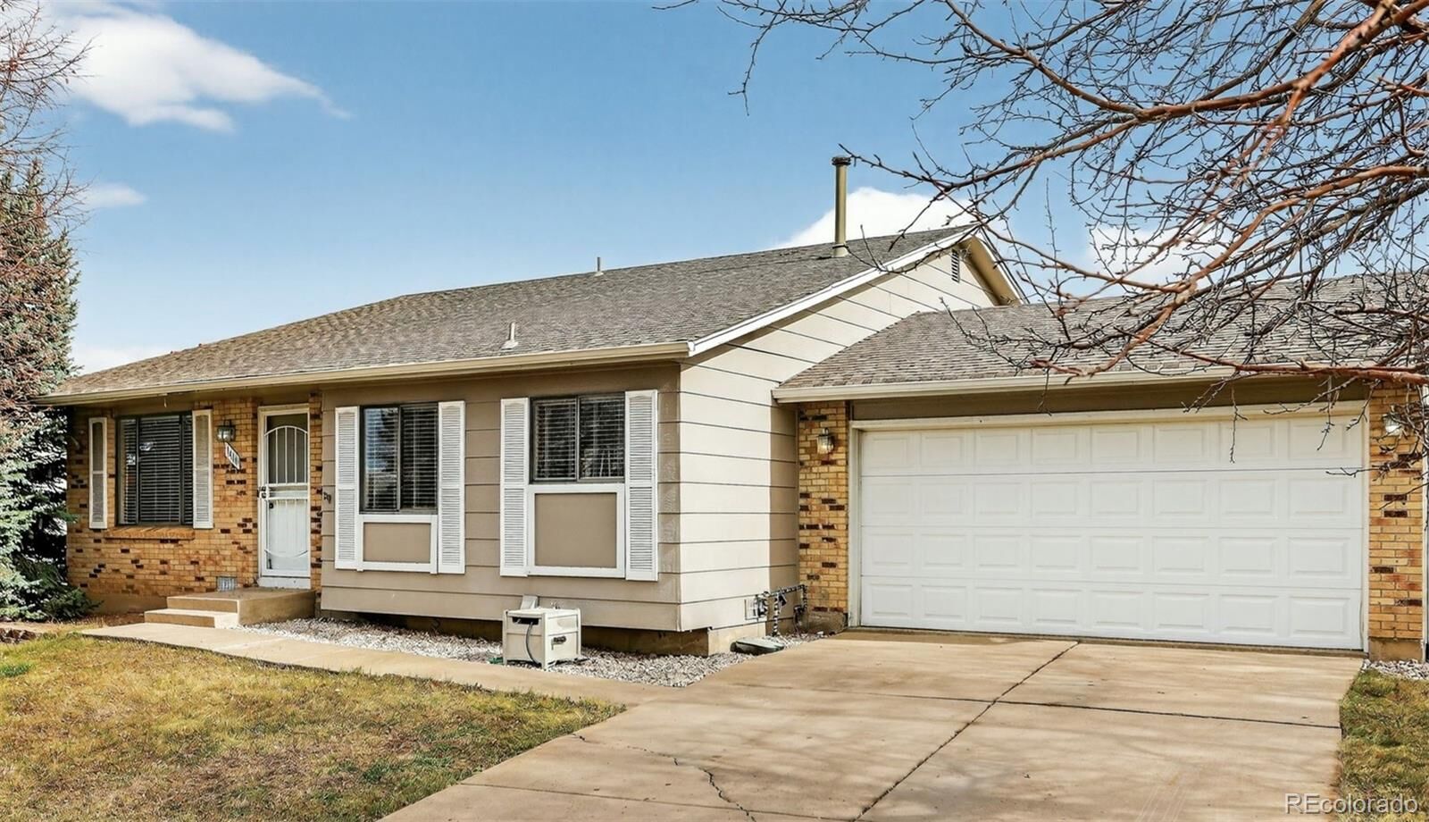 Property Photo: 1404 S Argonne Circle CO 80017