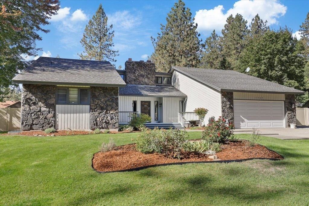 Property Photo: 15709 N Glencrest Ct WA 99208