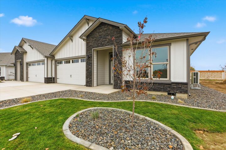 Property Photo: 1109 - Unit 22 N Country Club Dr 22 WA 99006