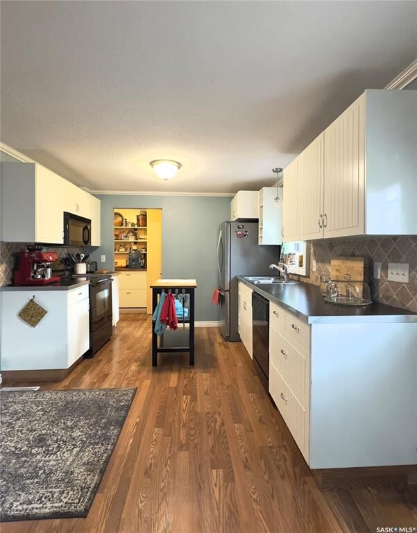 Property Photo:  109 1st Street S  SK S0K 4R0 