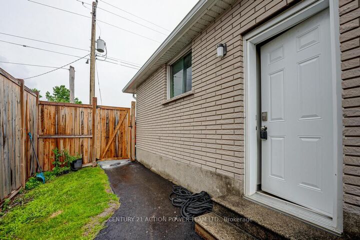 Property Photo: 1149 Parisien Street ON K1B 3N3