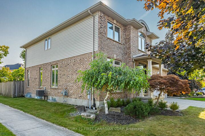 Photo de la propriété: 792 Redtail Trail ON N6H 5X3