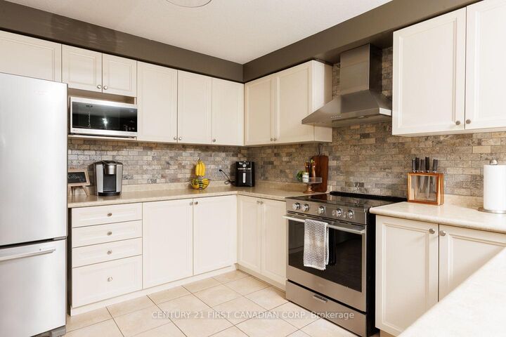 Photo de la propriété:  2459 Asima Drive  ON N6M 0B3 