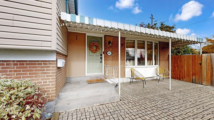 Photo de la propriété: 848 Liverpool Road ON L1W 1S4