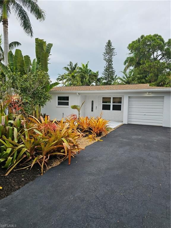 Property Photo:  1235 Rordon Ave  FL 34103 