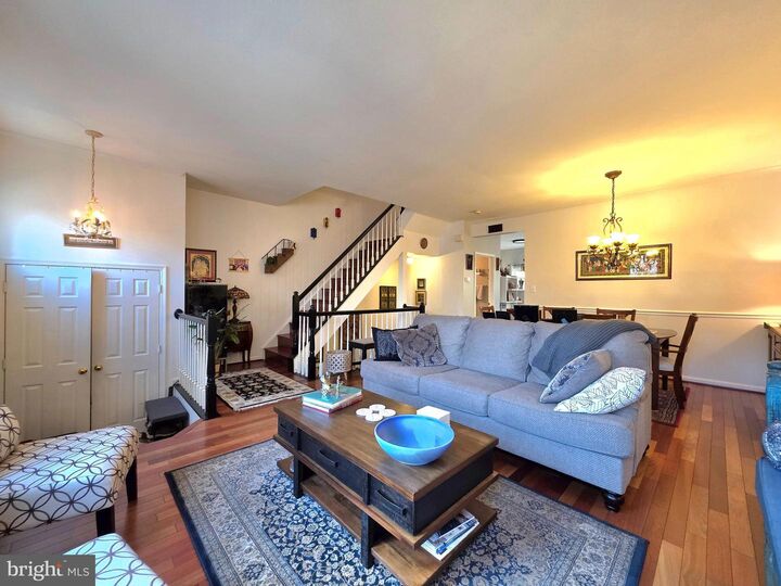 Property Photo: 2826 Roesh Way VA 22181