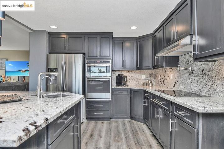 Property Photo: 1915 Edgeview Way CA 94505