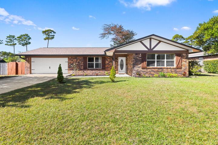 Property Photo: 2003 Plumosa Palm Drive FL 32578