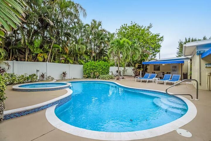 Property Photo: 717 Jacaranda Road FL 34216