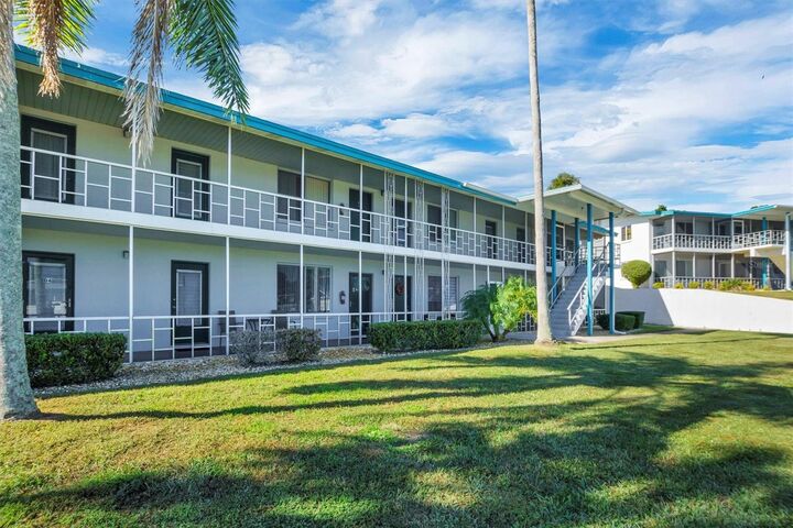 Property Photo: 1600 W Lake Parker Drive D5 FL 33805