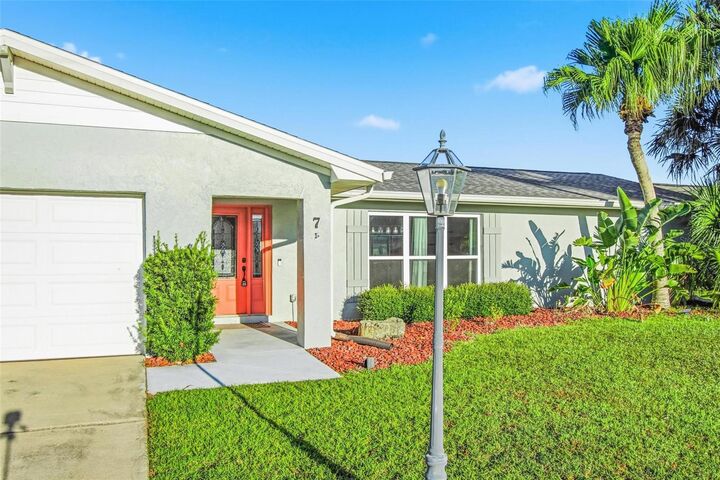 Property Photo:  7 Clarendon Court S  FL 32137 