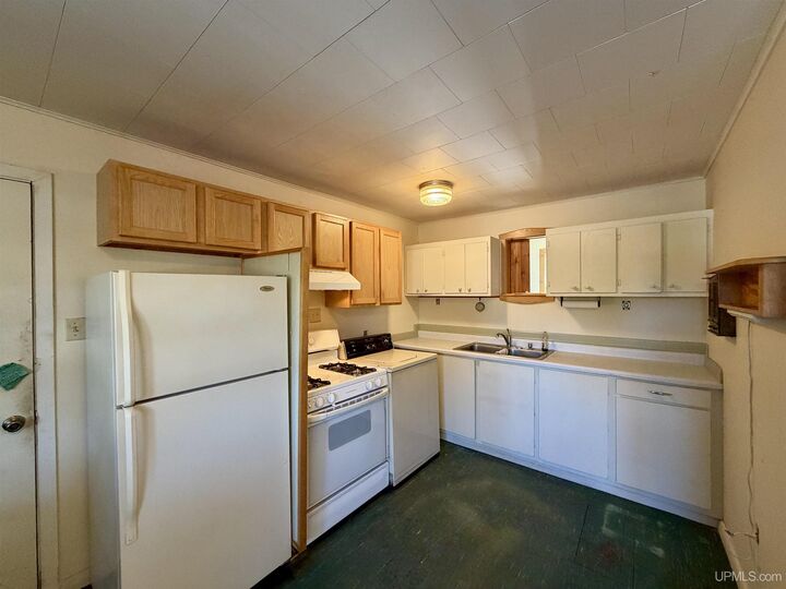 Property Photo:  561 E M35 Highway  MI 49841 