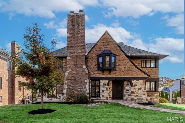 7744 Davis Drive  Clayton MO 63105 photo