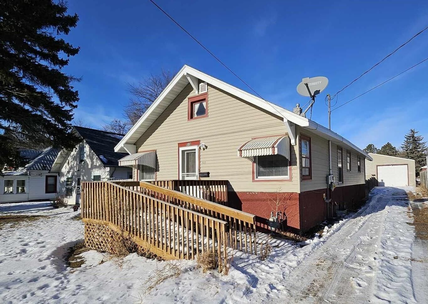 Property Photo:  515 8th Ave NE  ND 58703 