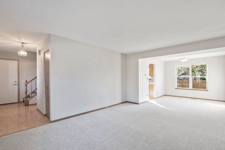 Property Photo:  1360 Edington Lane W  IL 60060 