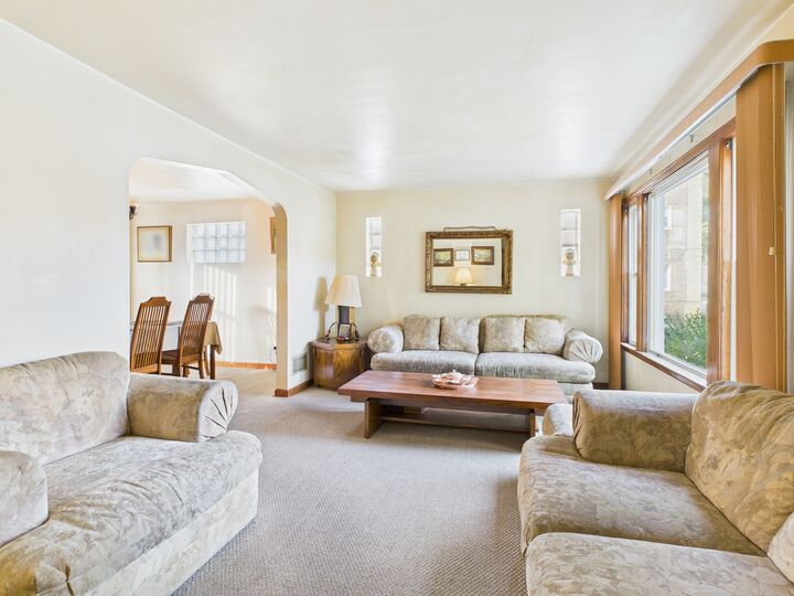 Property Photo:  