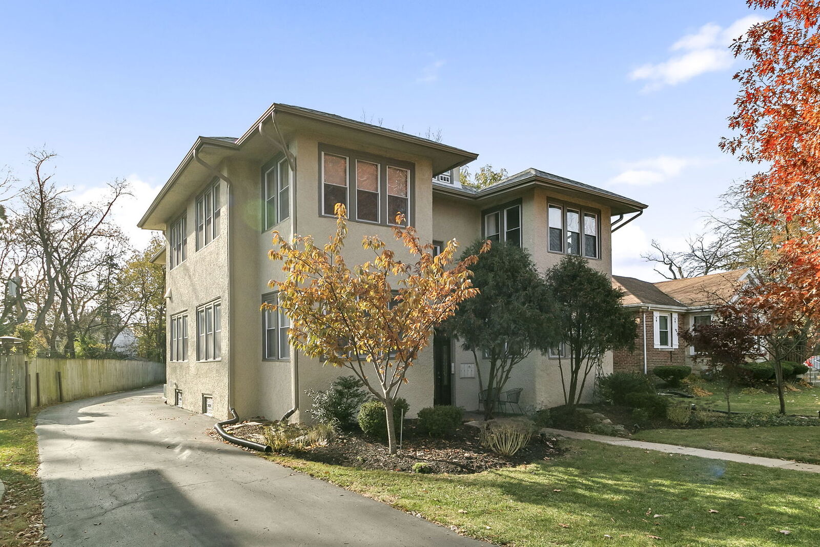 Property Photo: 395 N Delaplaine Road 1W IL 60546