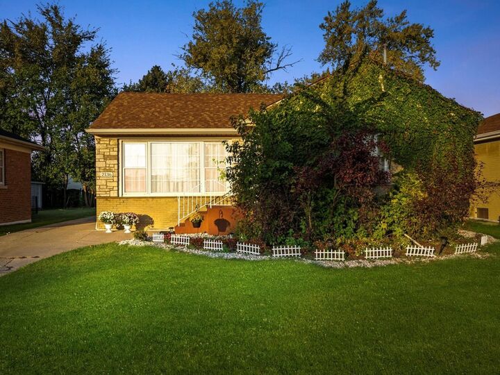 Property Photo:  2136 Bristol Avenue  IL 60154 