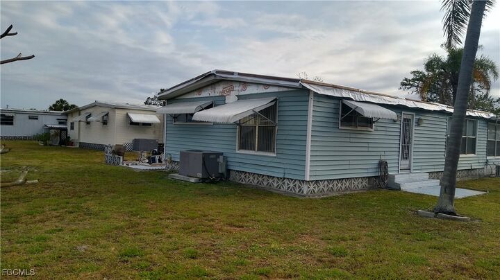 Property Photo:  2727 Teakwood Boulevard  FL 33917 