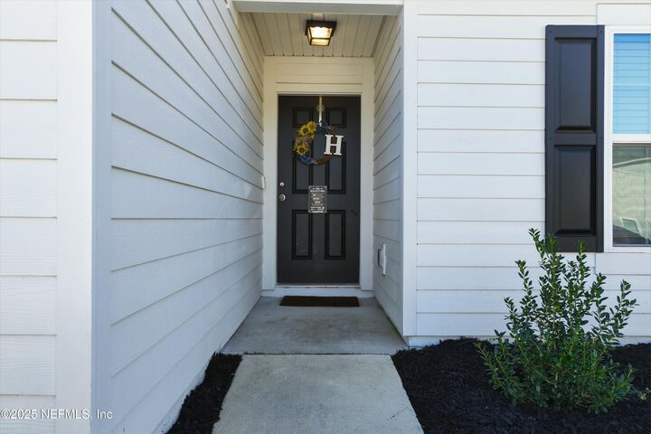 Property Photo: 12581 Creekside Manor Drive FL 32218